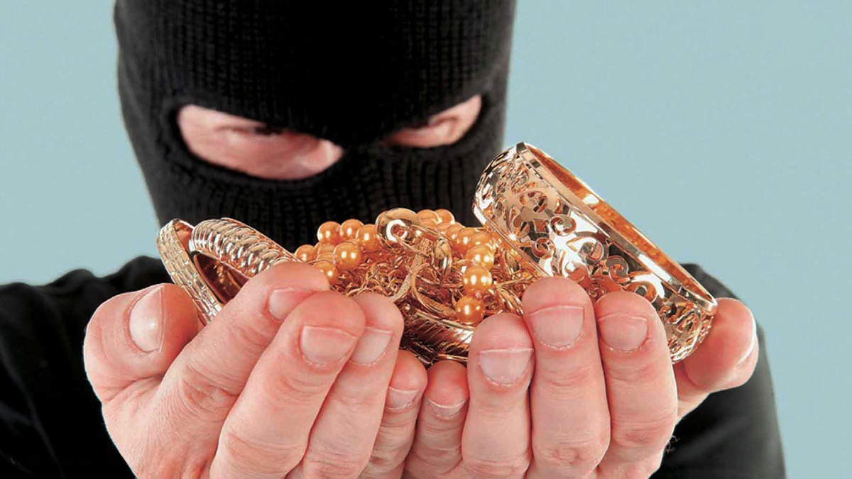 سرقت ۲۰ میلیاردی طلا در اکباتان؛ مرد یا زن پشت چادر؟
